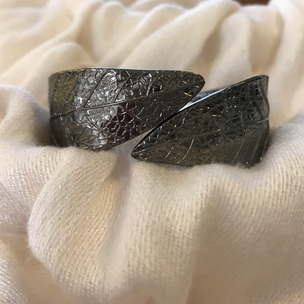 Leaf Pattern Cuff Bracelet
